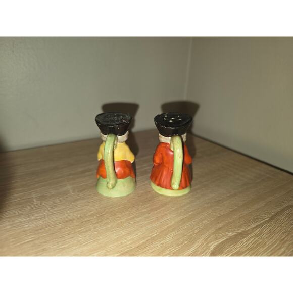 Antique Porcelain Miniature Toby Jugs Man and Woman Salt / Pepper Shakers - Picture 3 of 6